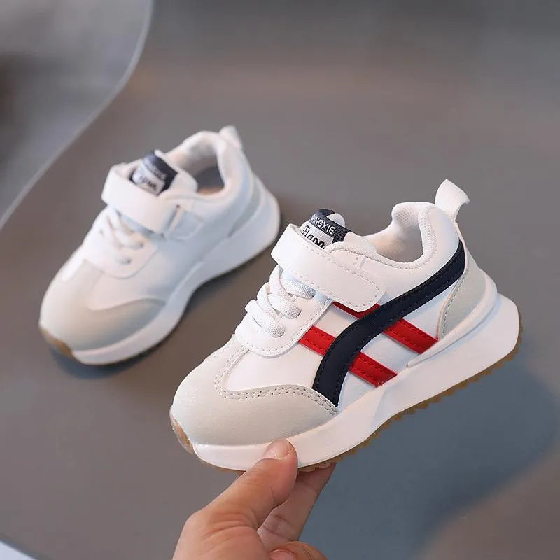 Children's white casual sneaker with Velcro strap and rubber sole
