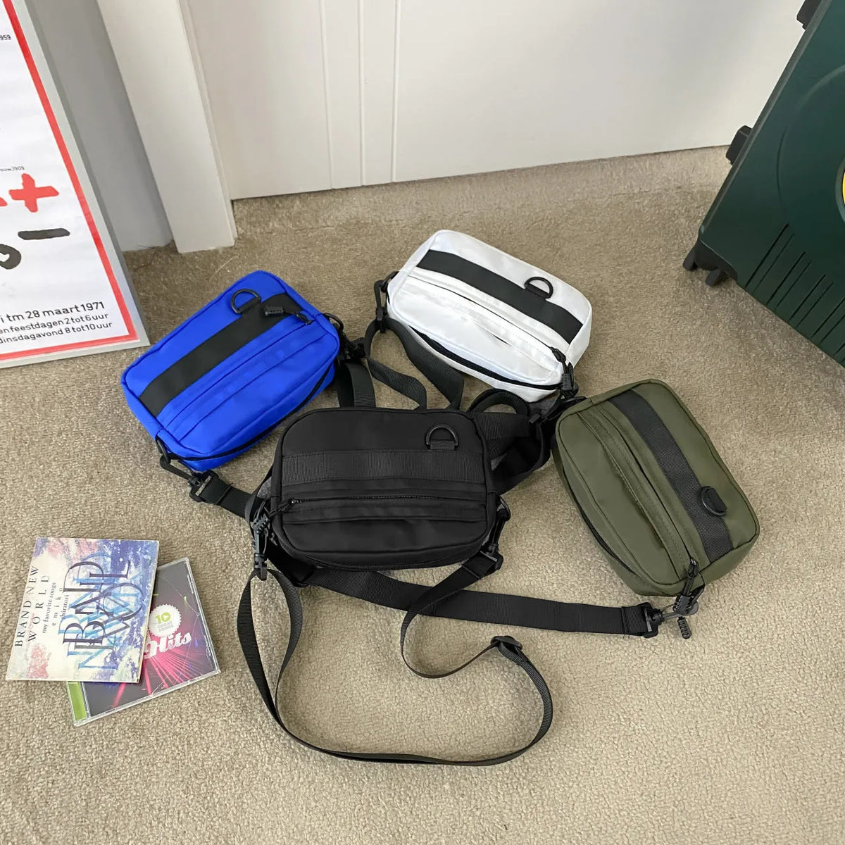 Men's street style messenger bag in solid colour with crossbody strap and nylon construction