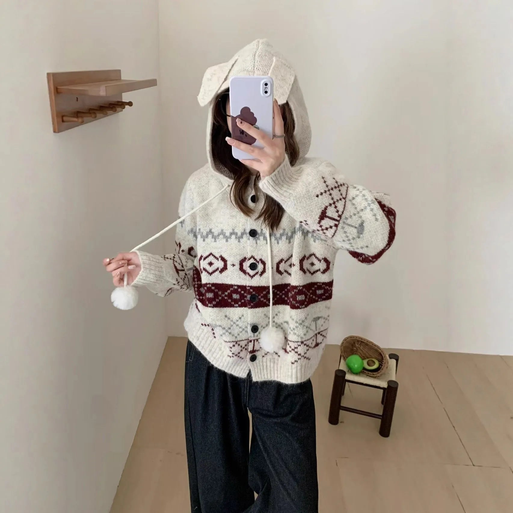 Idle style loose-fit brocade sweater coat for women in geometric pattern, available in milky white or grey