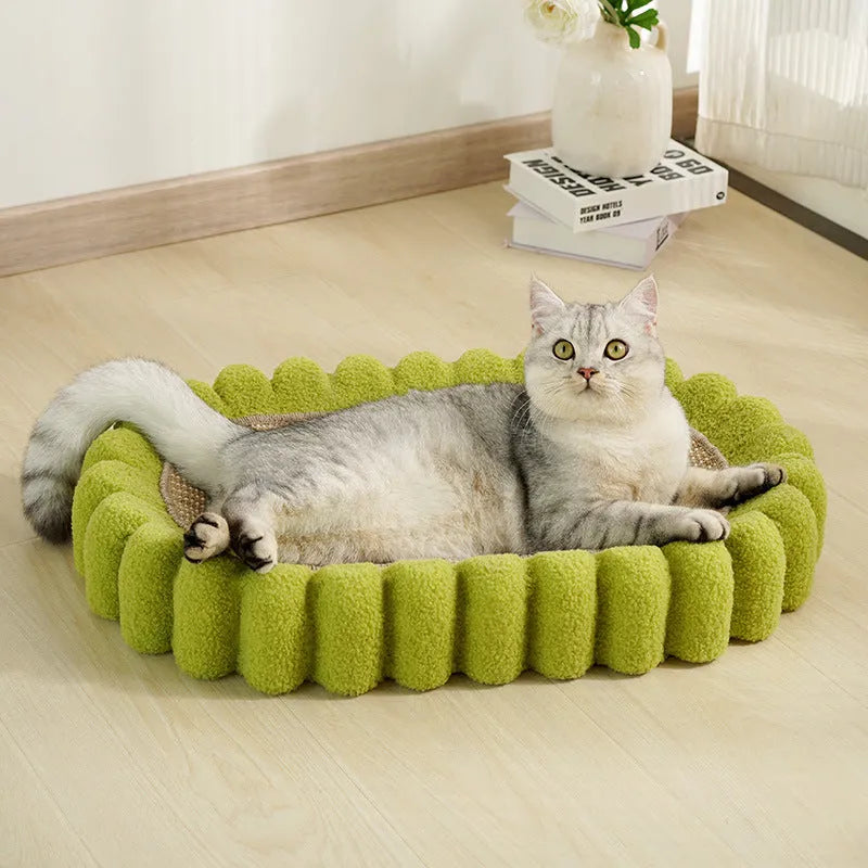 Green oval sisal cat scratching pad and lounge bed measuring 65cm long.