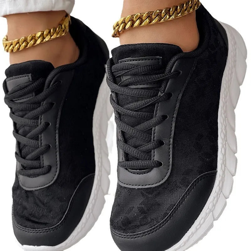 Women's casual canvas running shoes in white, shown from the side on a plain background.