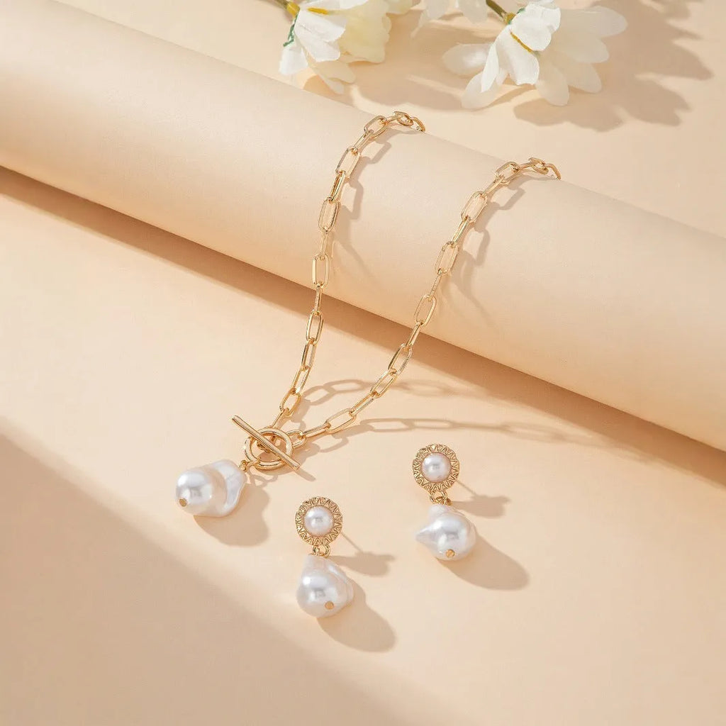 Gold retro Baroque style pearl pendant necklace and matching ear studs set for women