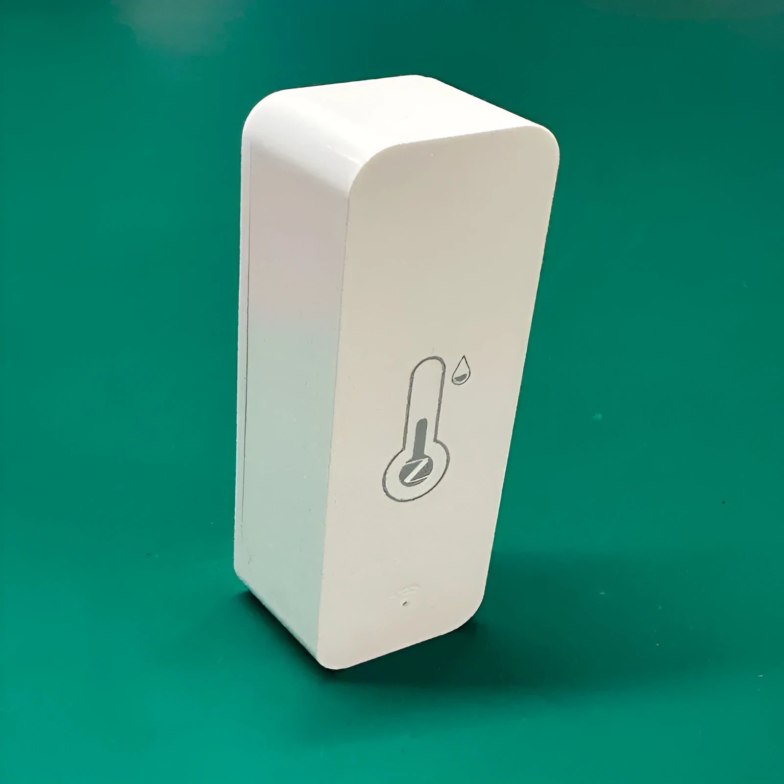 White ABS plastic WiFi temperature and humidity sensor measuring 72x25x20mm for smart home monitoring