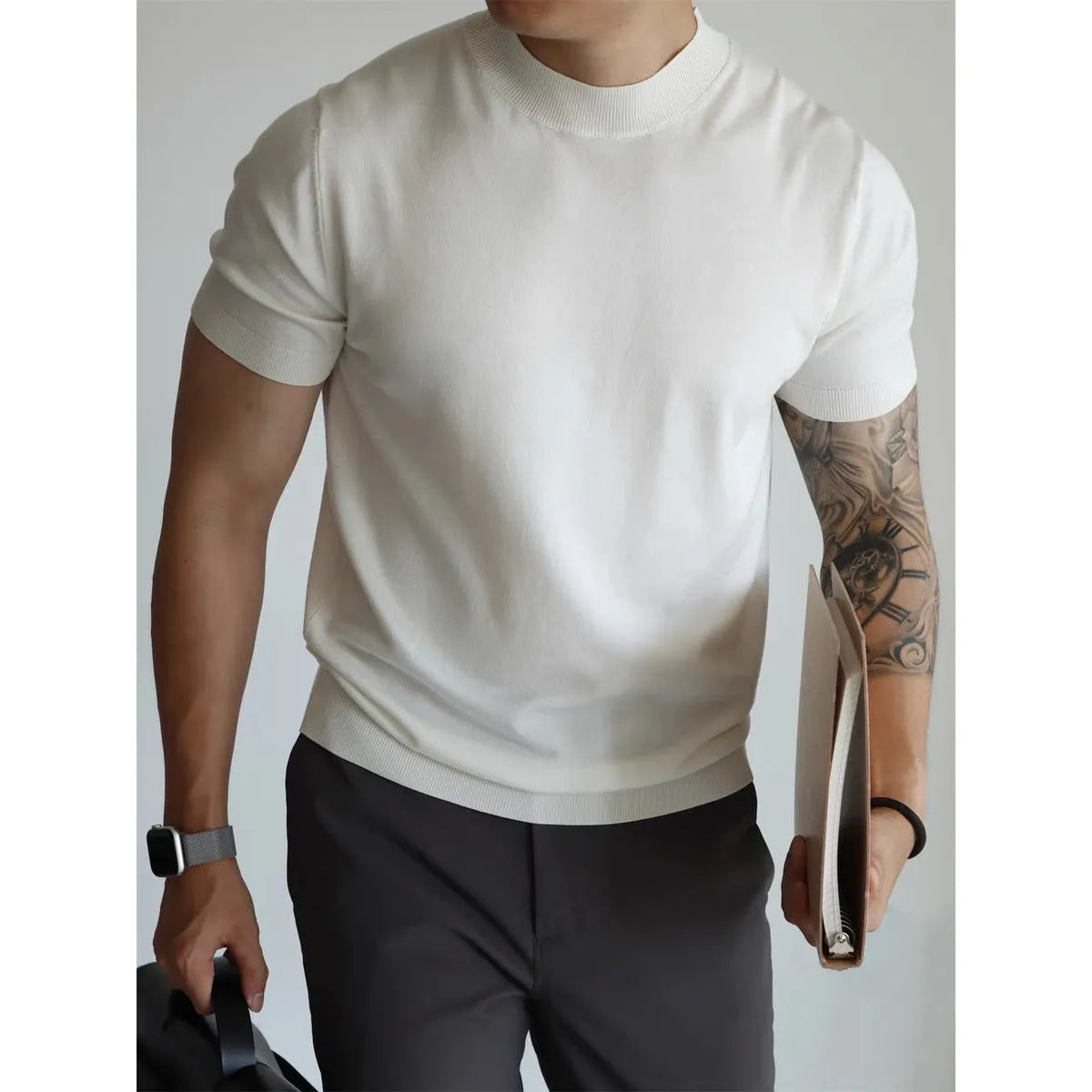 Men's slim-fit solid colour T-shirt in breathable polyester knit for commuting