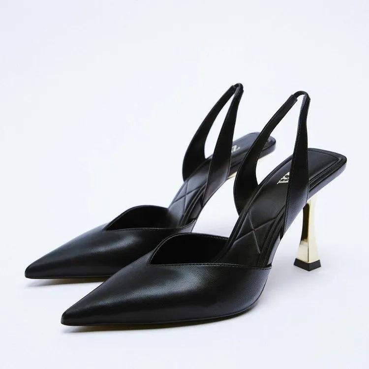 Women's pointed-toe high heels in patent leather with a shallow mouth design.