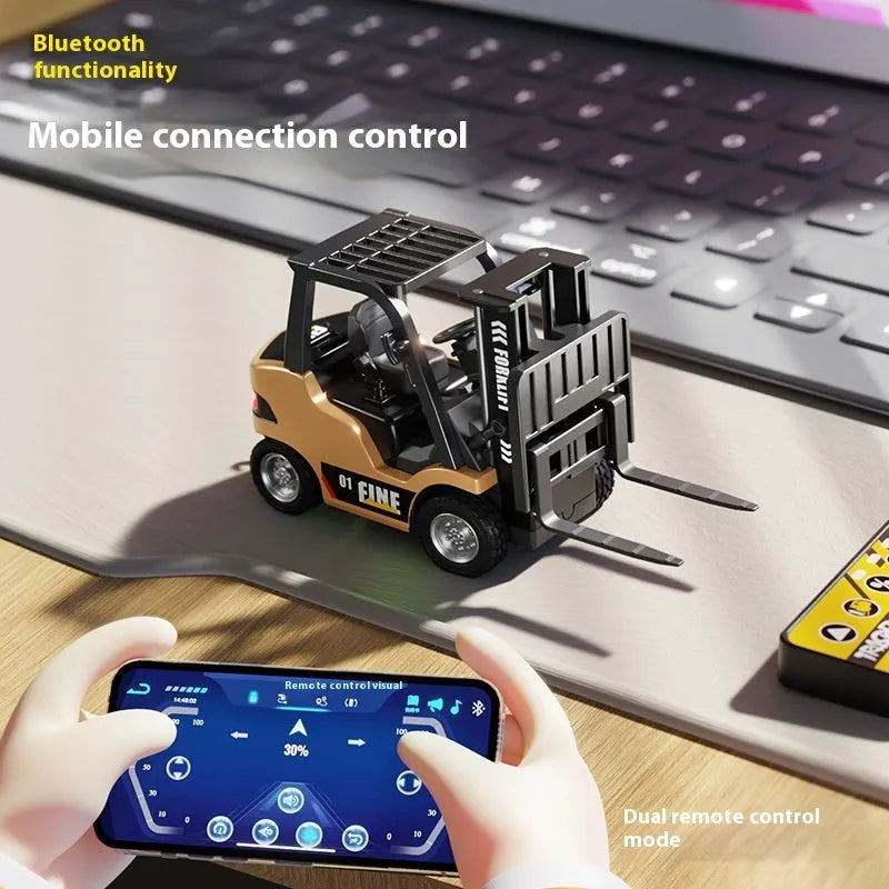 1:64 scale Bluetooth remote control alloy forklift model with accessories on training course