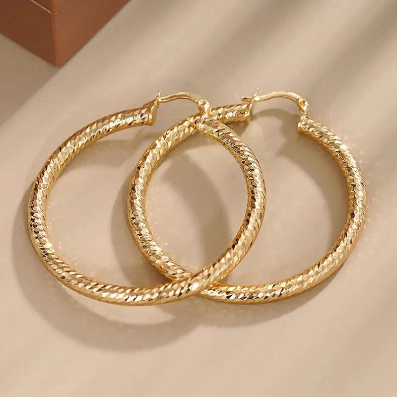 Geometric drop-shaped copper ear clips with ring and line design in electroplated finish