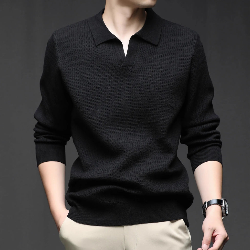 Men's loose long sleeve pullover sweater in a casual style for autumn.