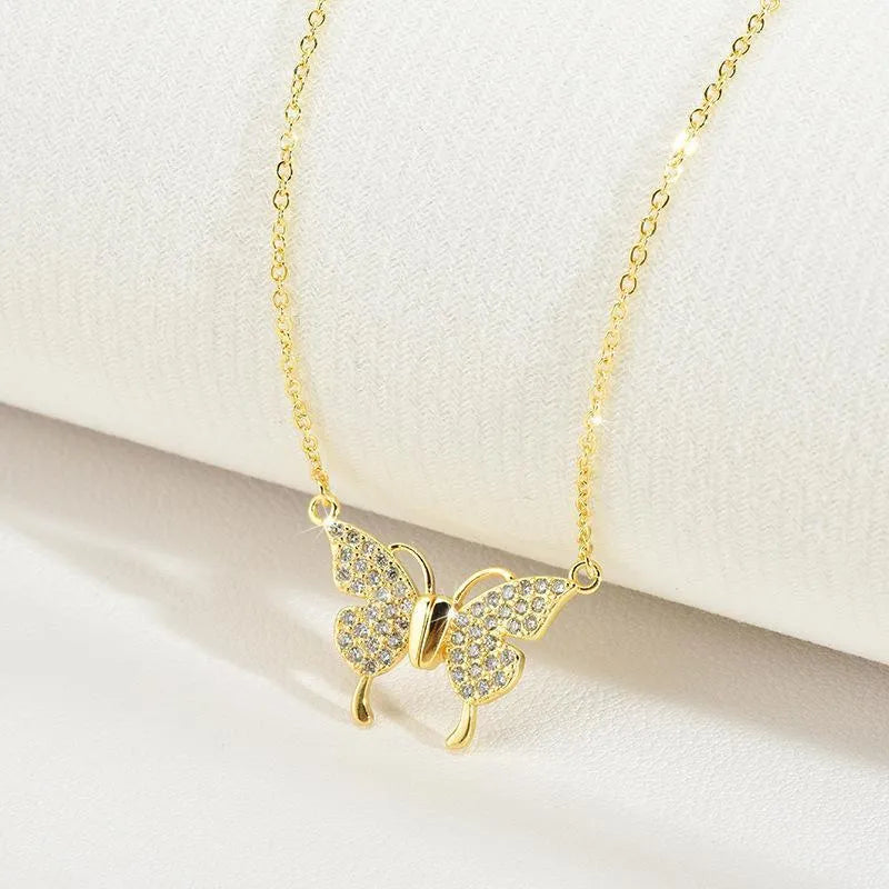 Women's titanium steel clavicle chain necklace with magnetic butterfly clasp in gold or silver colour