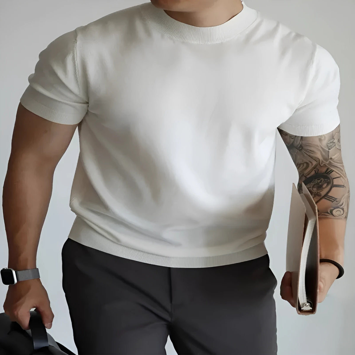 Men's slim-fit solid colour T-shirt in breathable polyester knit for commuting