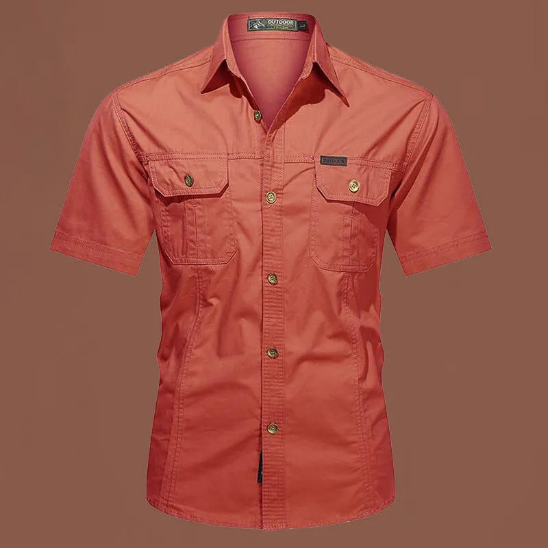 Men's short sleeve cotton work shirt in loose fit design with non-ironing treatment