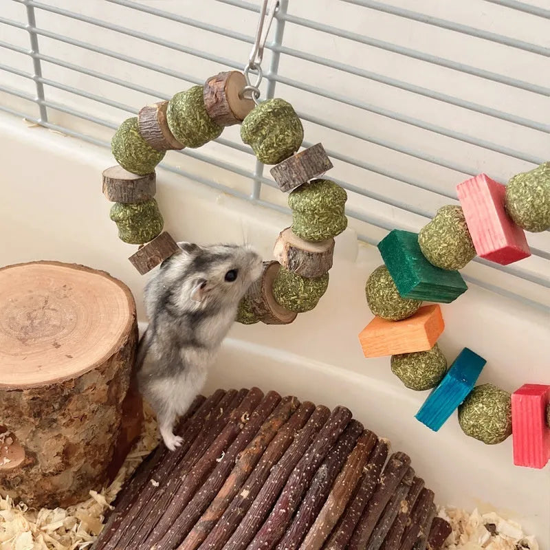 Hamster chew toy decorative ring with straw balls for guinea pigs and rabbits