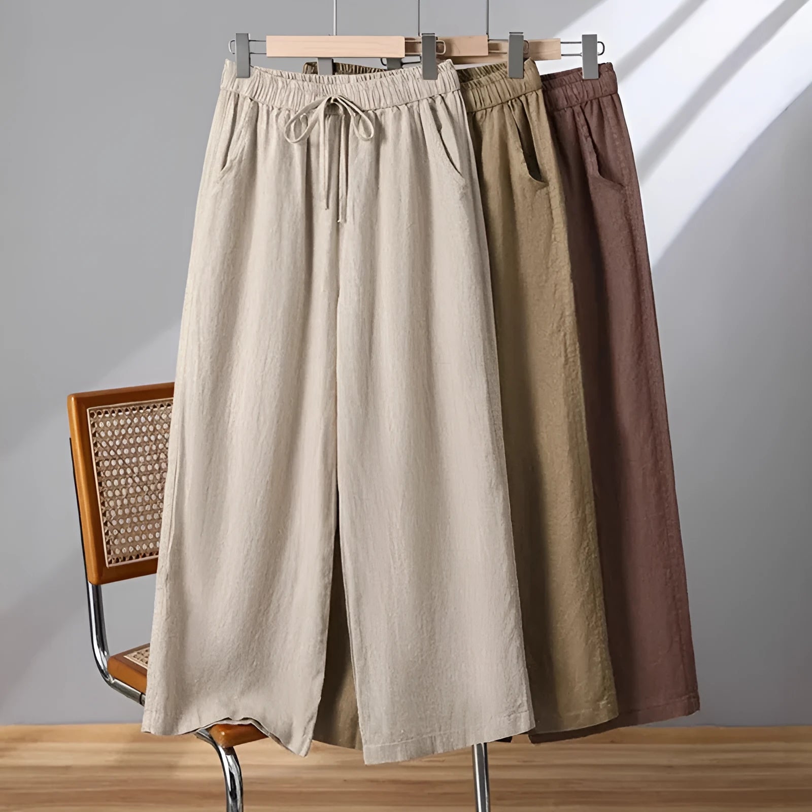 Women's straight-leg casual trousers with elastic waist and drawstring detail in polyester fabric
