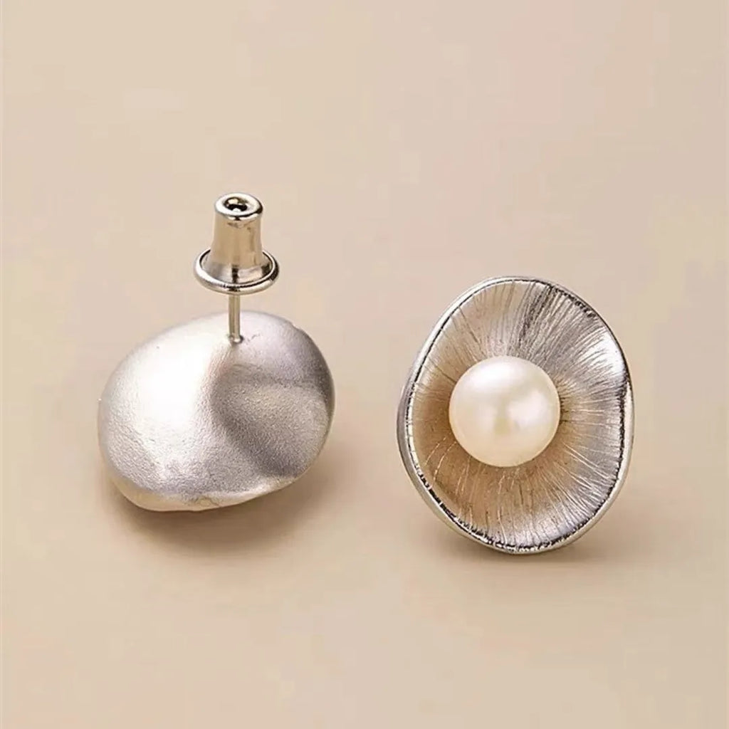 Gold-colour geometric sterling silver earrings with single pearl and needle fastening
