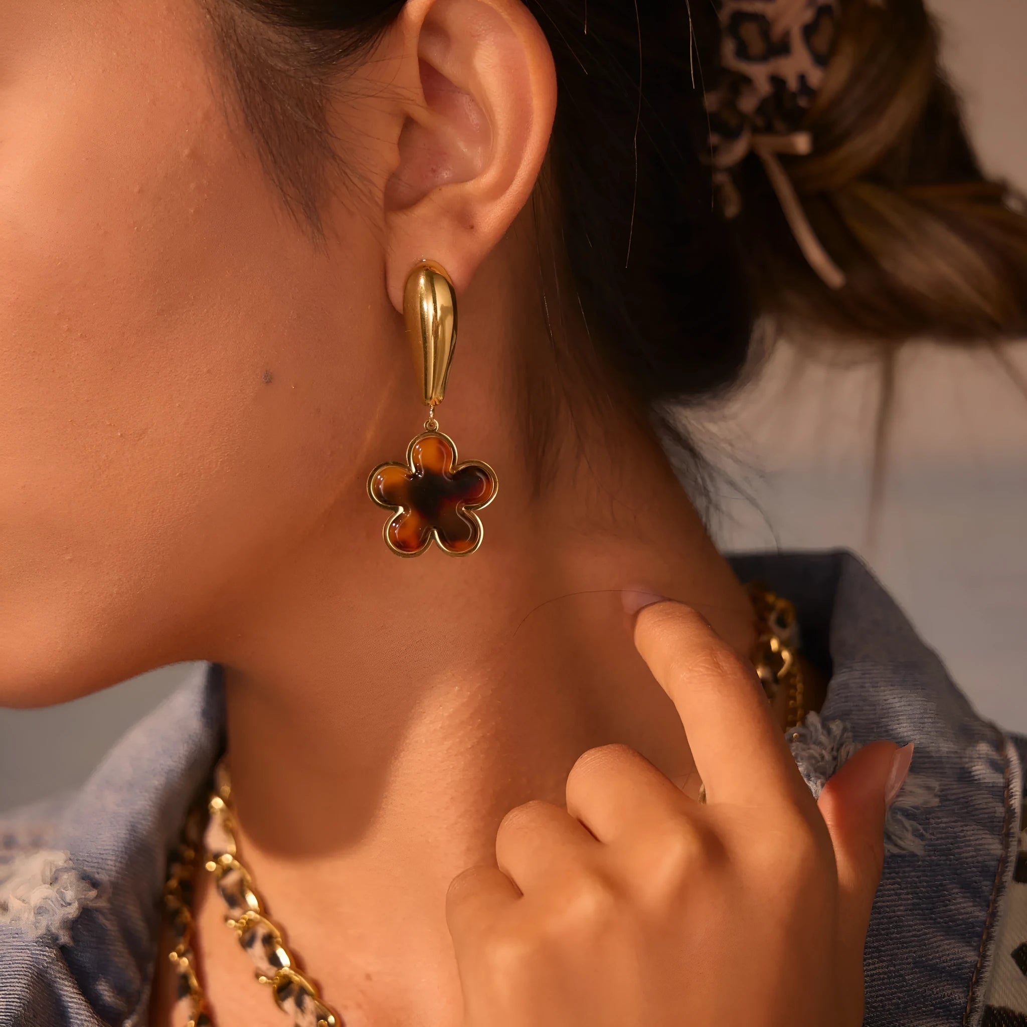 Pair of 18K gold plated stainless steel earrings featuring tortoiseshell resin in heart and flower geometric shapes for women