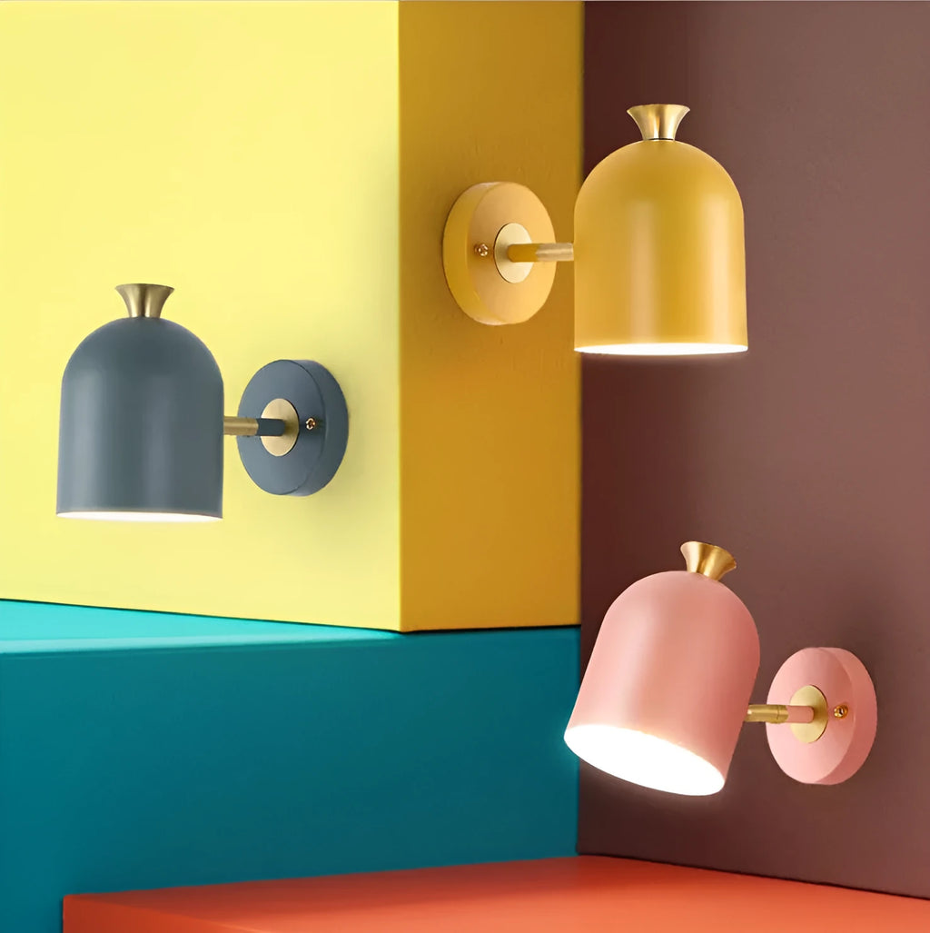 Single-head aluminium wall lamp in choice of colours for bedside lighting.