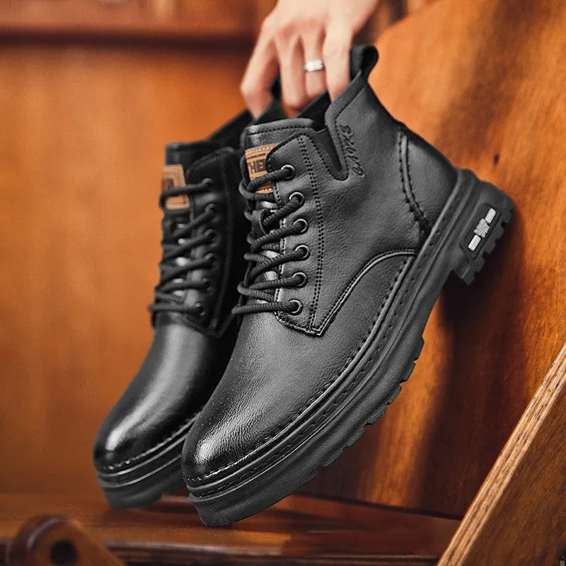 Men's mid-calf Martin boots with chunky rubber sole, leather lining and front lace-up, in black or brown