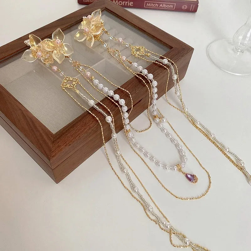 Gold grip women's hairpin with pearl, diamond floral details and acrylic tassel