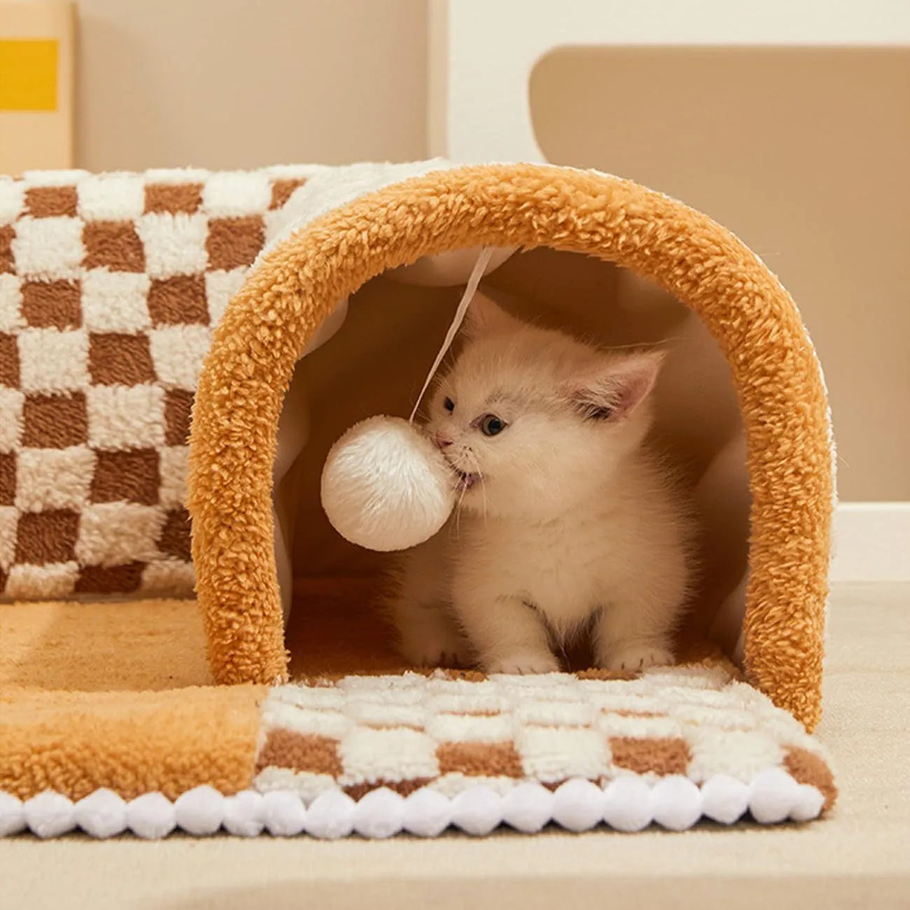 Fan-shaped plush pet bed with tunnel in coffee or yellow, XL size 80x80x20cm with anti-slip bottom