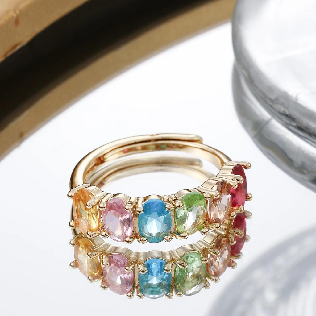 Gold-colour adjustable copper ring with a zircon stone in a simple retro style.
