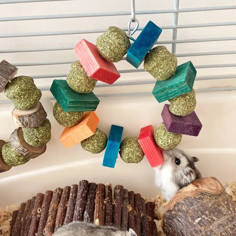 Hamster chew toy decorative ring with straw balls for guinea pigs and rabbits