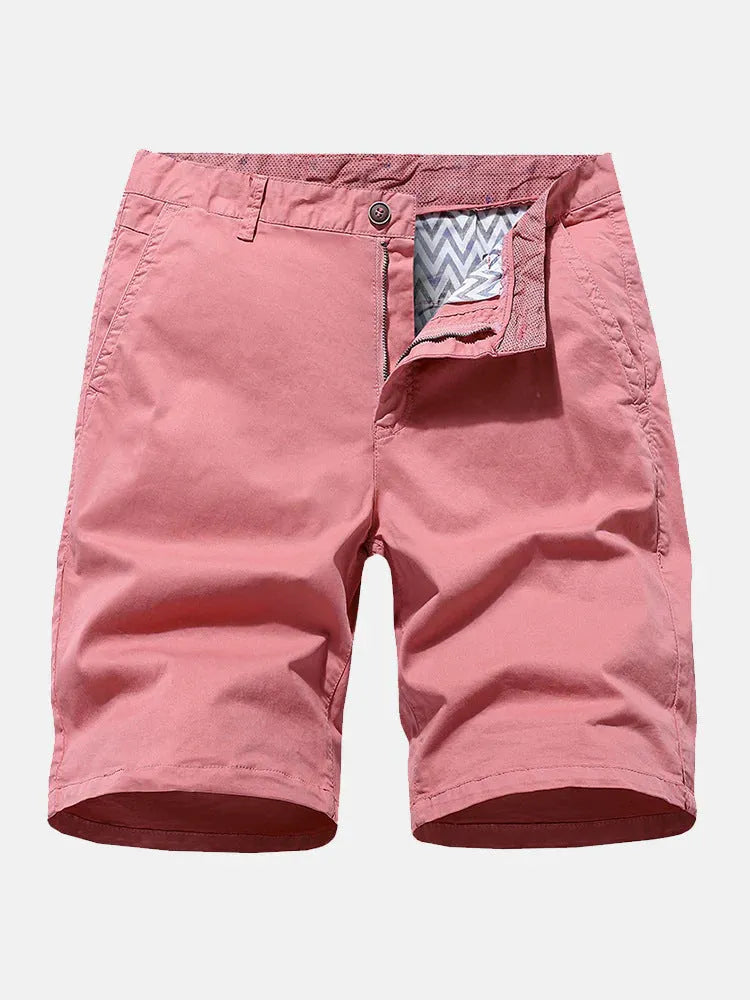 Men's loose-fit printed denim shorts in blue, shown in a casual setting.