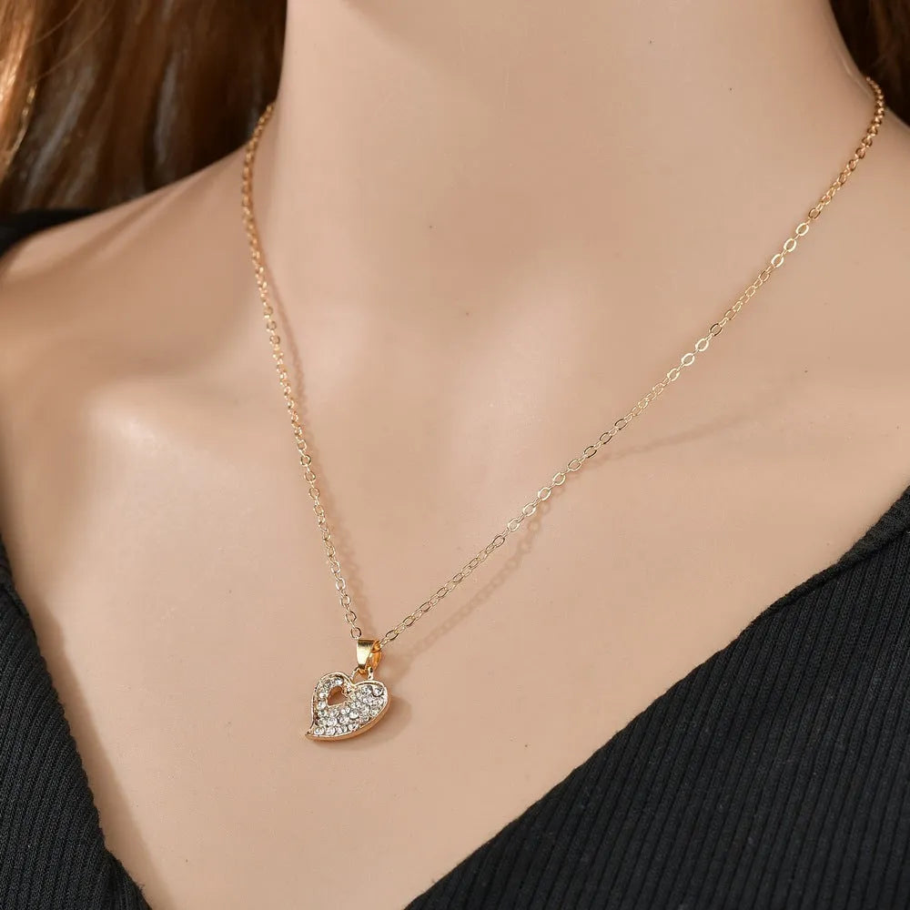 Women's gold colour alloy jewellery set with earrings, pendant and adjustable chain