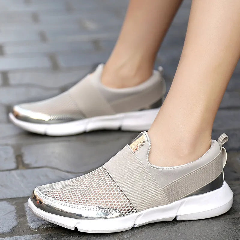 Women's low-top casual sneakers in blue with breathable mesh lining and a PU midsole.