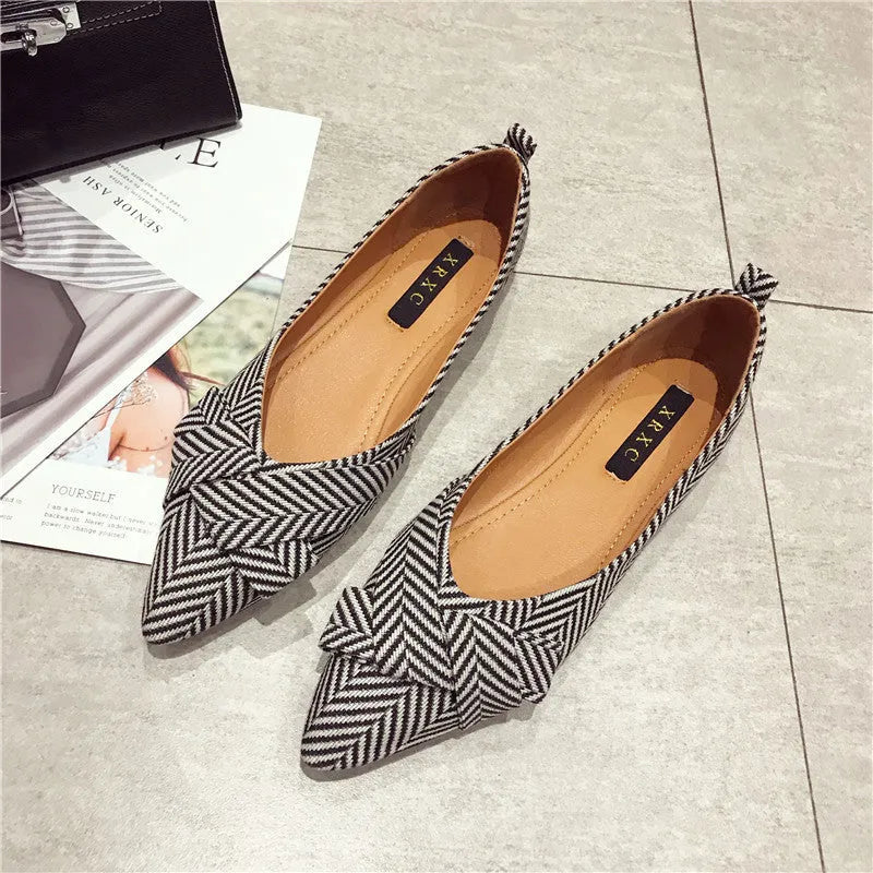 Women's Korean style pointed flats in black and red with cotton upper and low 1-3cm heel