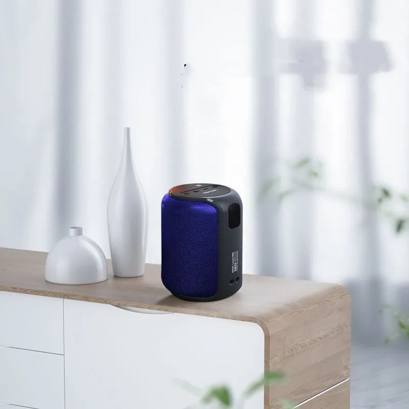 Black or blue wireless Bluetooth speaker, waterproof, drop-proof, 2200 mAh, 10 hour playtime, 0.5 kg