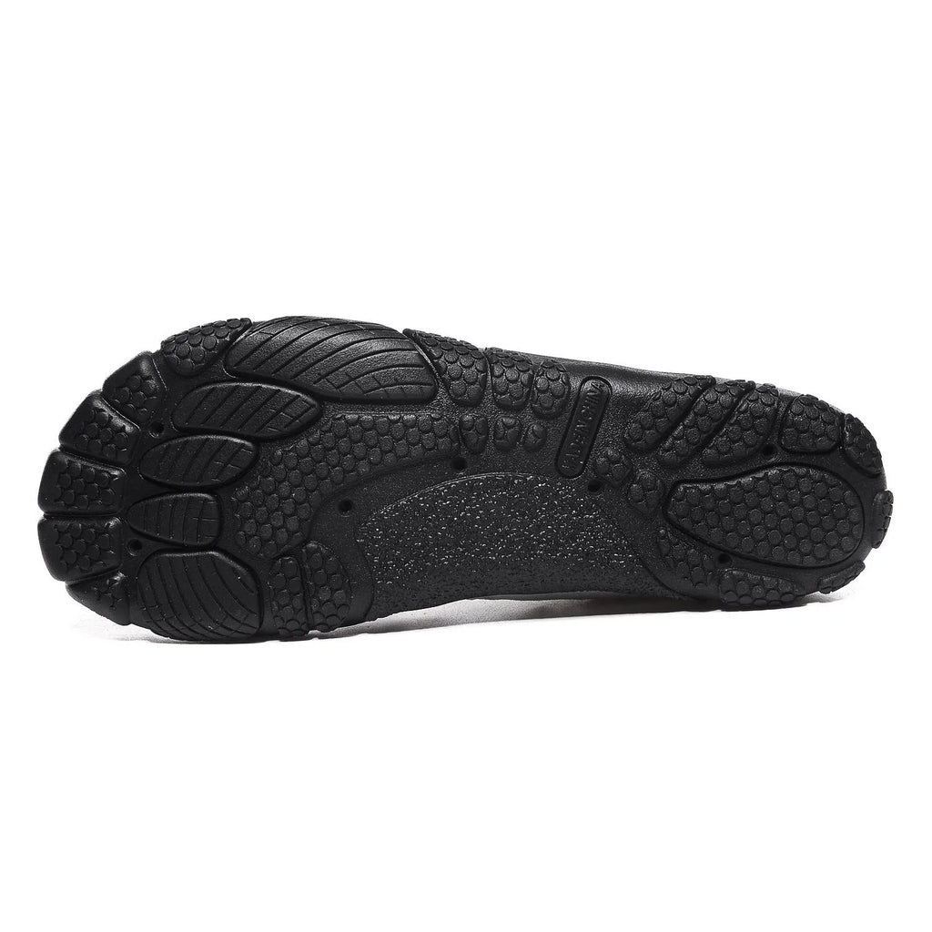 Breathable mesh water shoes with rubber sole and elastic closure for river tracing and outdoor sports