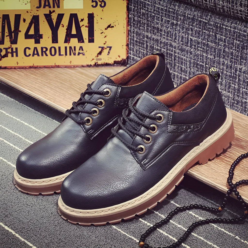 Men's casual shoes with artificial PU uppers and round toe in three colour options