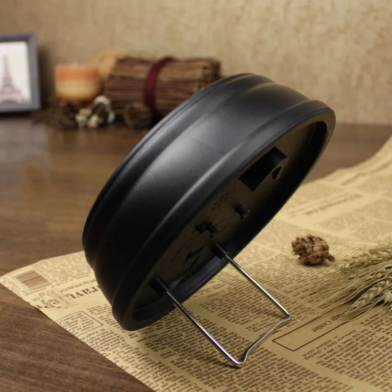 Round European retro desk clock with 6-inch diameter and silent alarm function