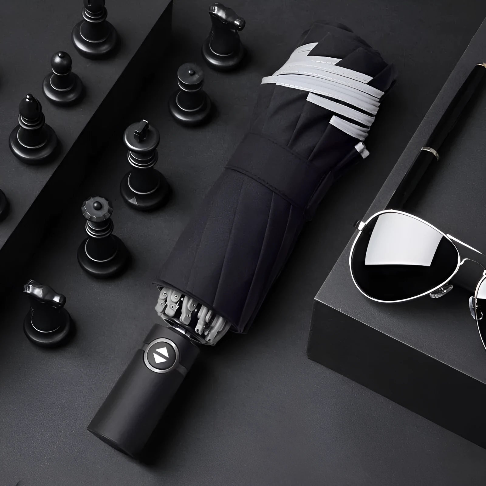 Automatic reverse folding umbrella with 58 cm diameter canopy in black colour showing folded and extended positions