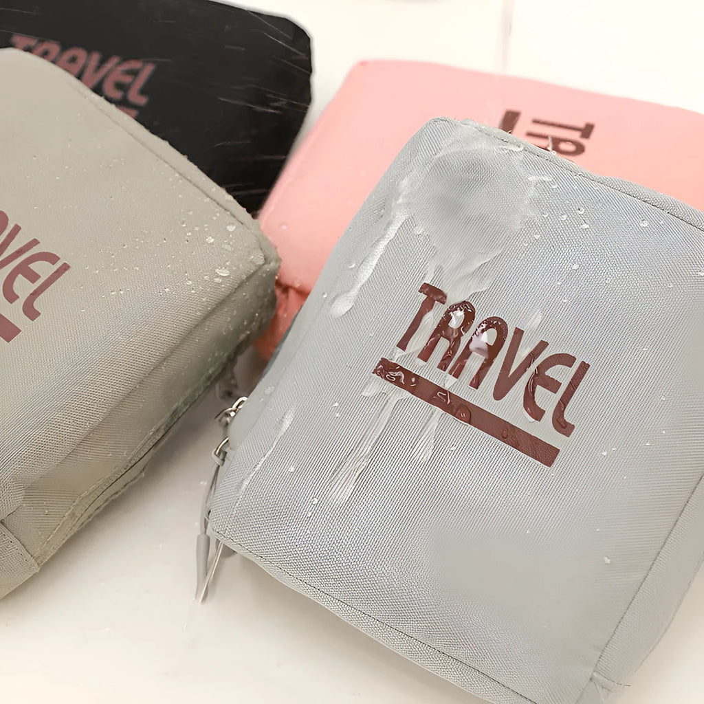 Modern cube-shaped travel bag with seal closure in Oxford cloth available in four colours