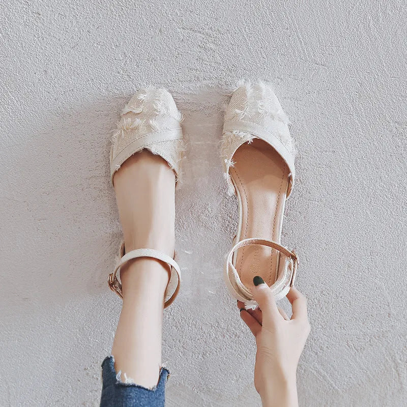 Women's dorsay flats with ankle strap and 3cm low heel in suede material