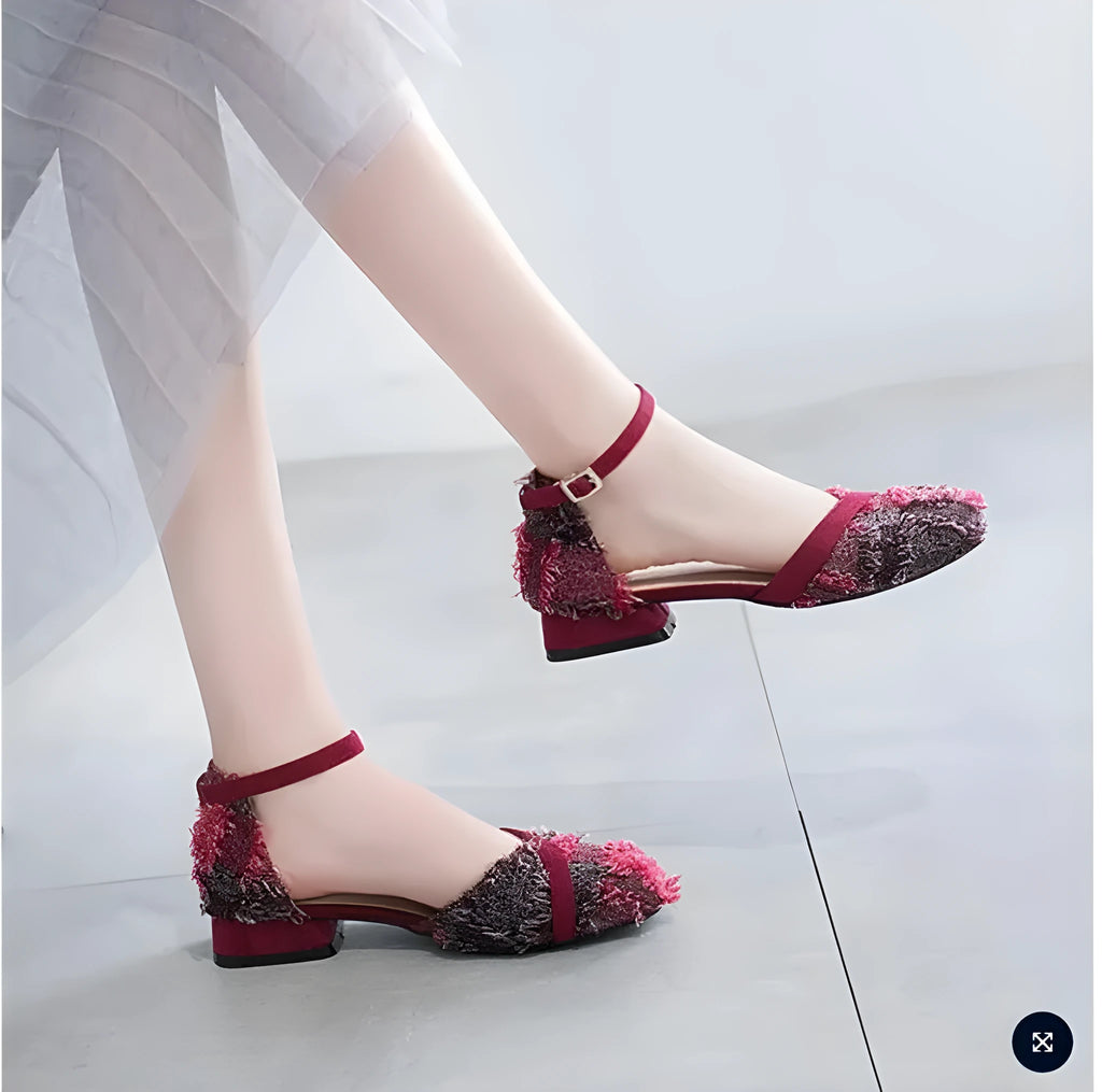 Women's dorsay flats with ankle strap and 3cm low heel in suede material