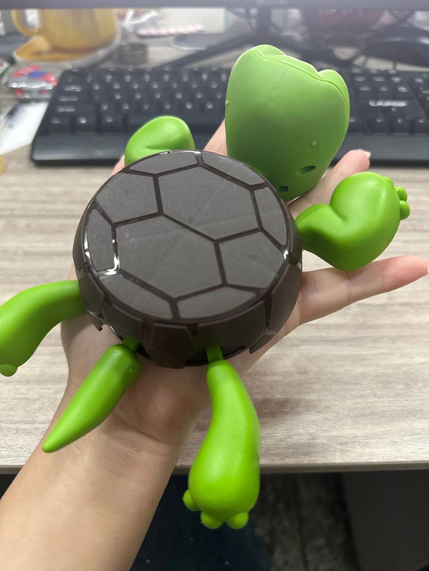 Creative turtle shaped coaster in light green, dark green, wheat starch, and yellow ABS plastic for heat insulation