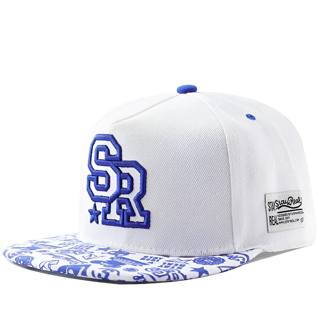 Adjustable cotton baseball hat with embroidered letters in black or white colour