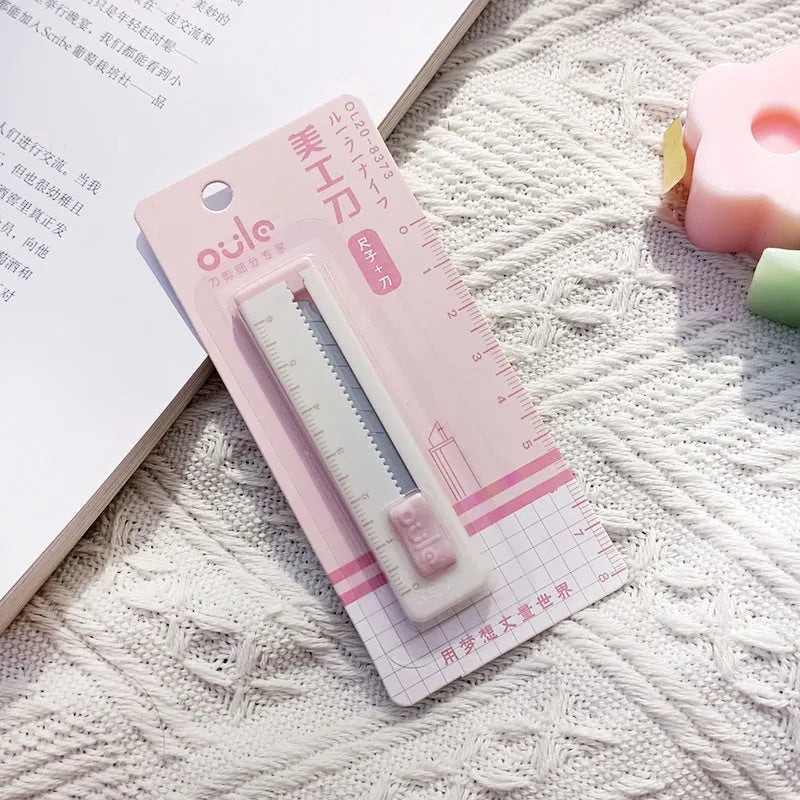 Small plastic-bladed utility knife in five colour options for packaging and paper cutting