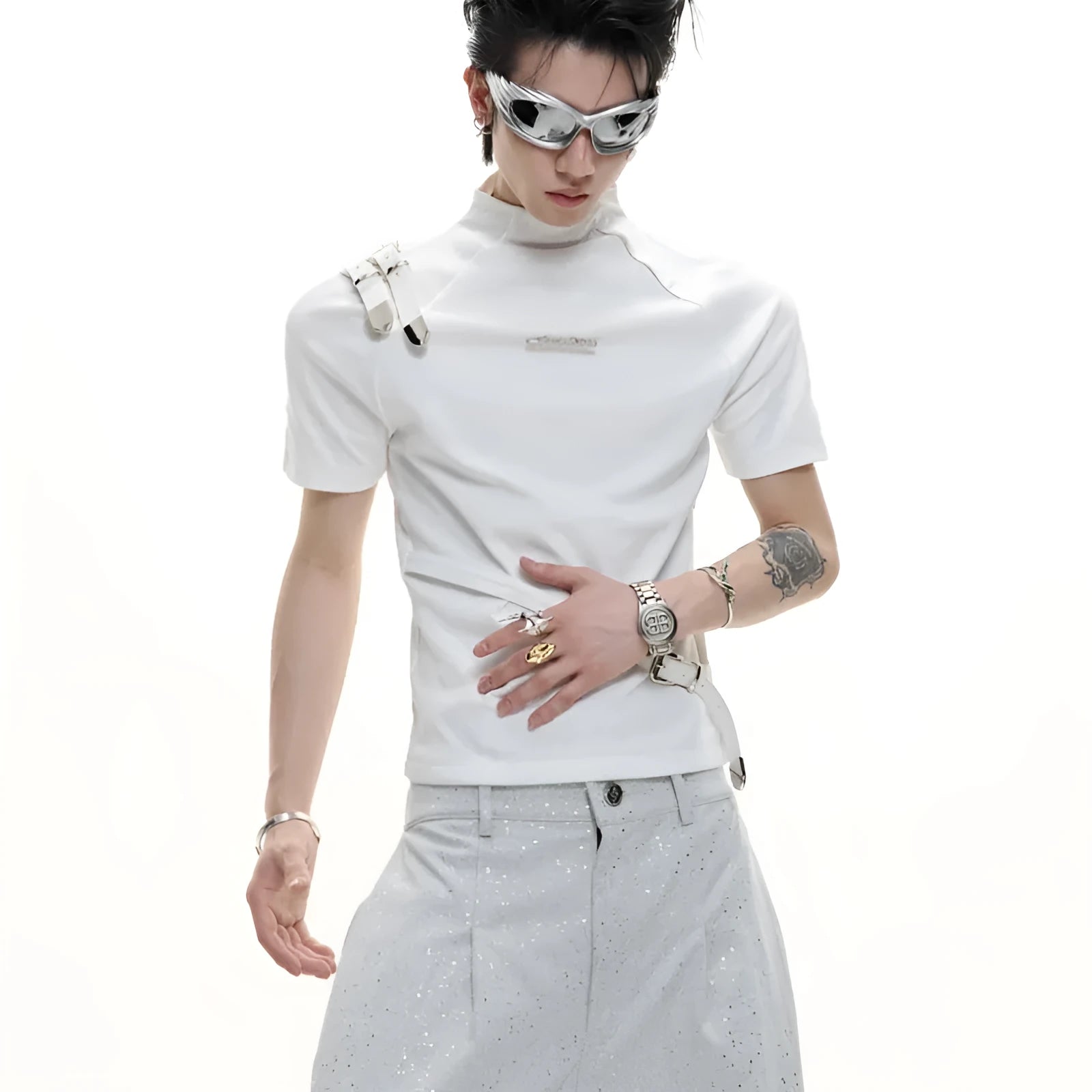 Men's cotton short sleeve T-shirt with metal belt detail and stand-up collar in black or white loose fit