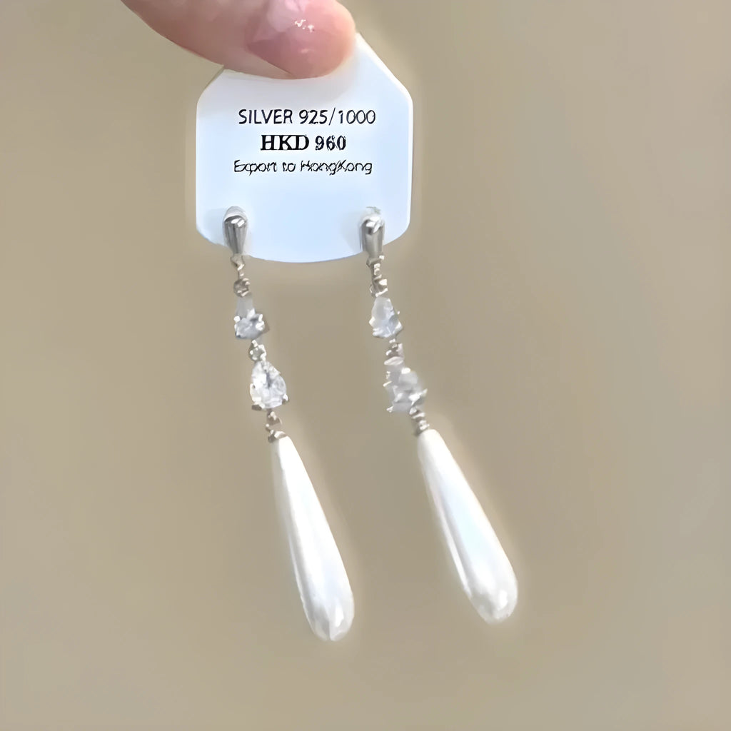 Geometric heart-shaped silver ear clip with rhinestone and dangling star tassel decoration