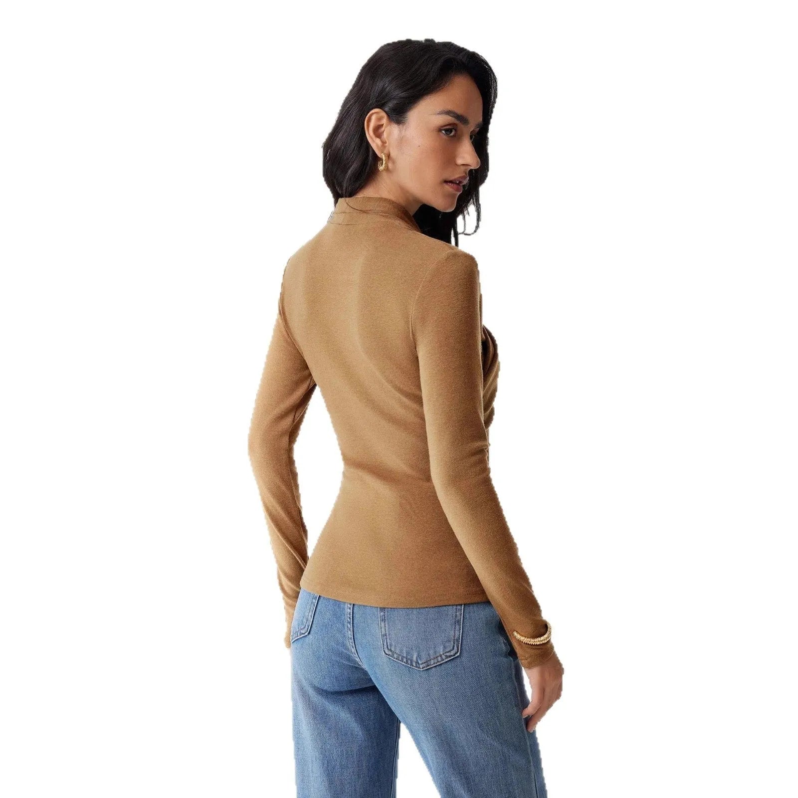 Camel-coloured women's slim fit pullover sweater with long sleeves