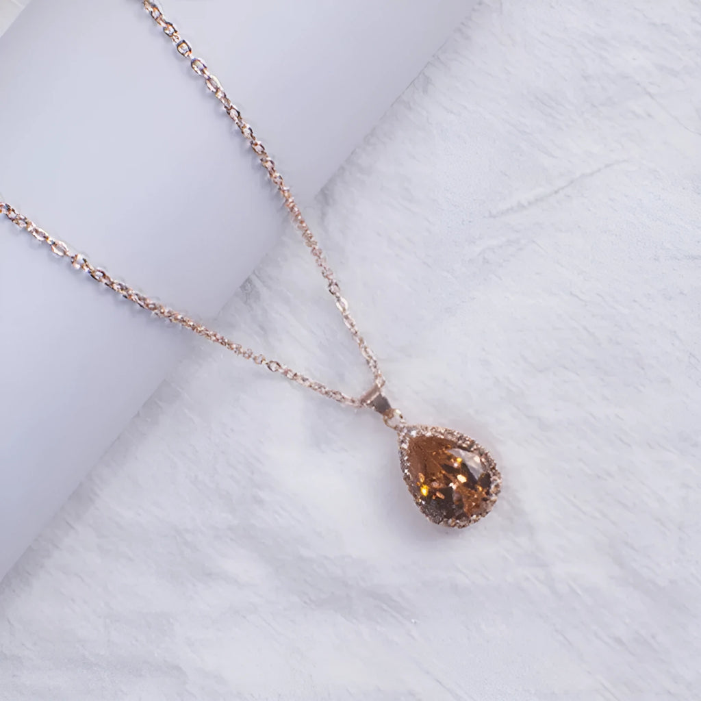 Drop shape women's necklace with rose gold electroplating and rhinestone geometric design in pink colour