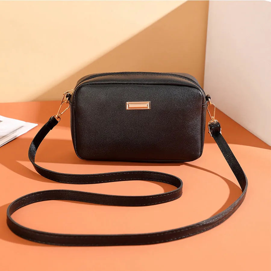 Solid-colour women's PU shoulder bag with three-dimensional pocket and horizontal square shape