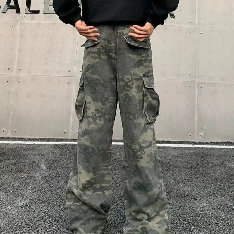 Camouflage cargo trousers with multiple pockets in cotton blend fabric