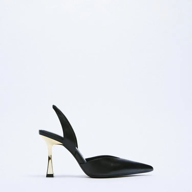 Women's pointed-toe high heels in patent leather with a shallow mouth design.