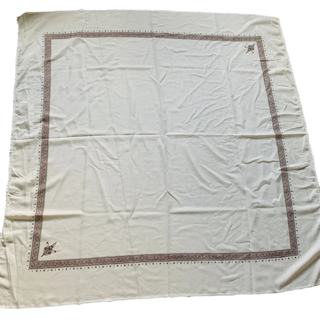 Printed square polyester scarf showing 138cm dimensions, suitable for men and women