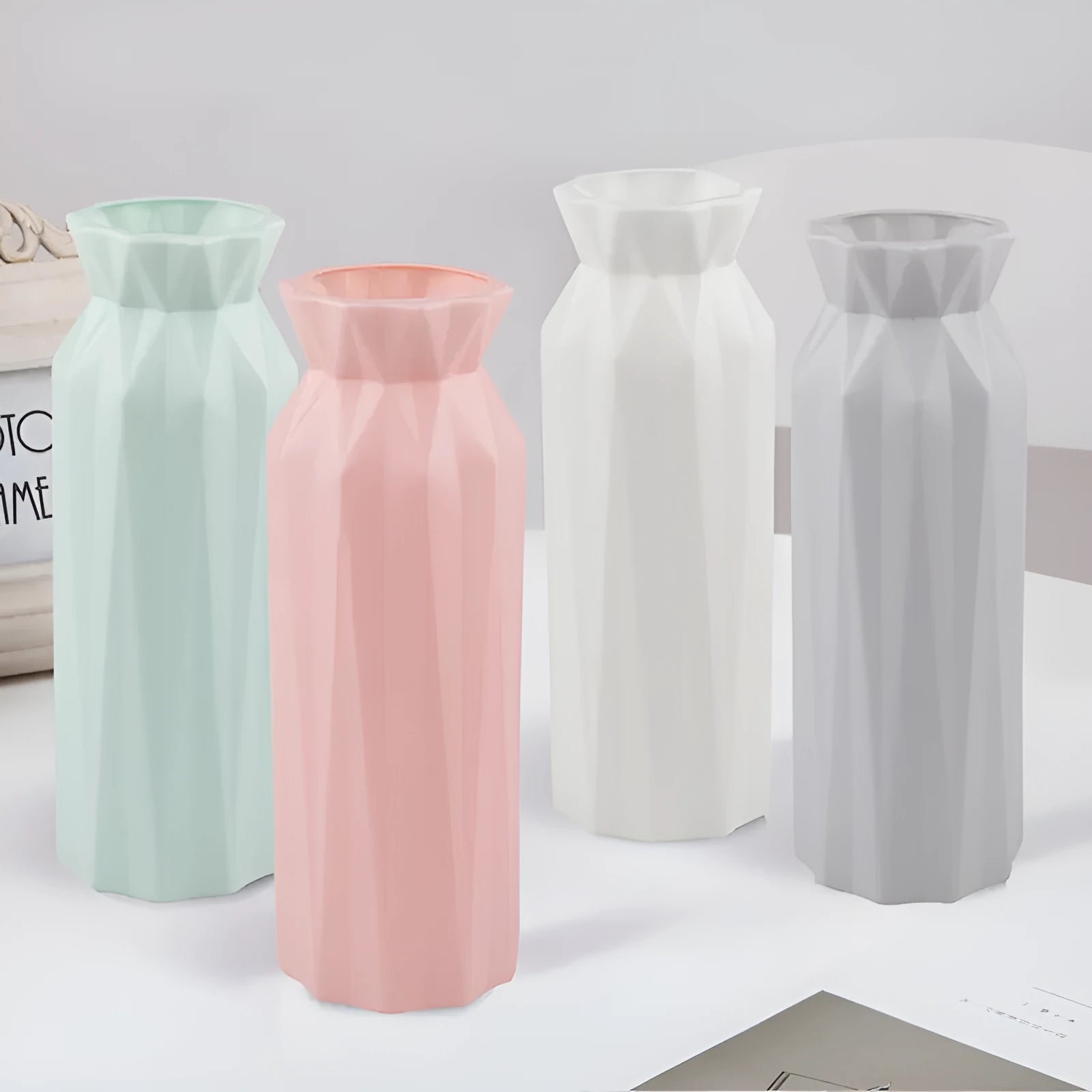 Drop-resistant melamine vase in grey, green, pink, or white colours with 7.2 cm base diameter