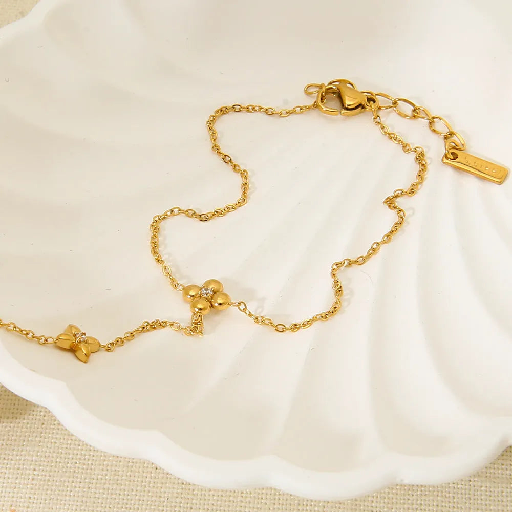 Gold-coloured women's bracelet with geometric flower and eight-pointed star design